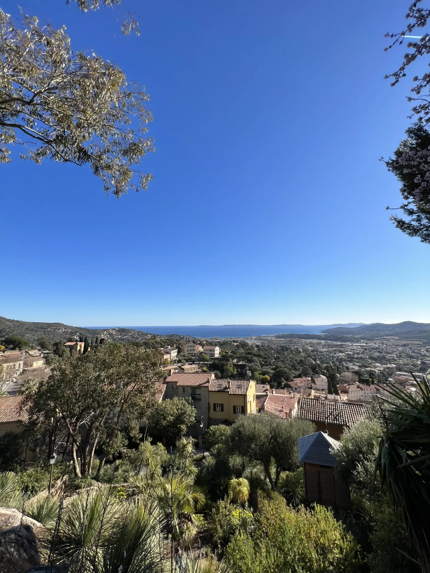 Vue du château de Bormes les Mimosas