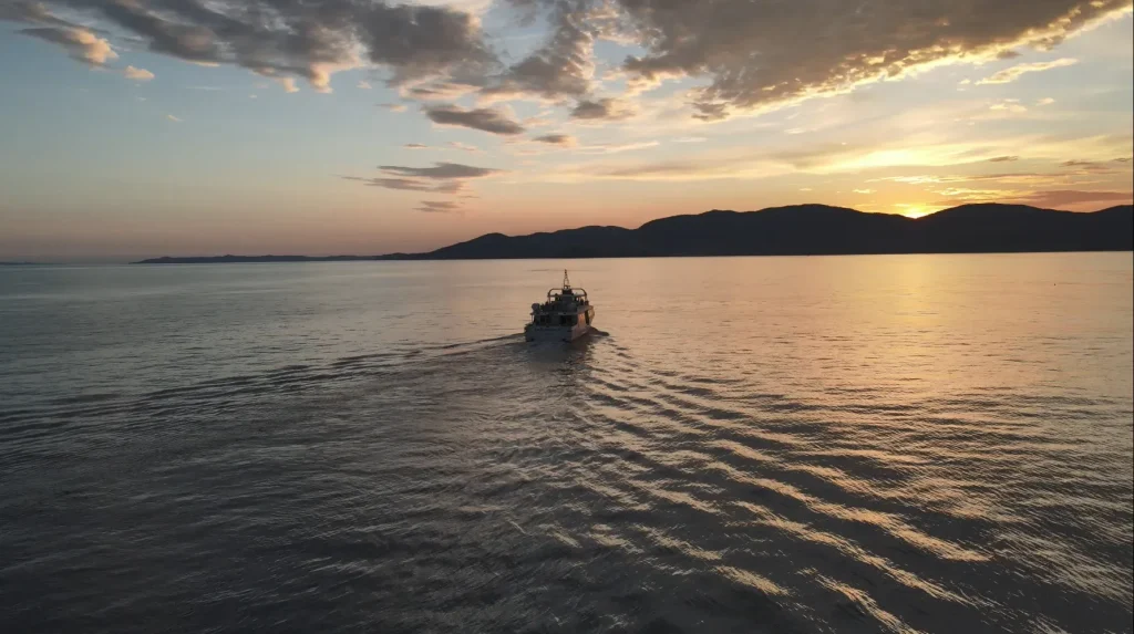 Coucher de soleil sur un bateau à Bormes