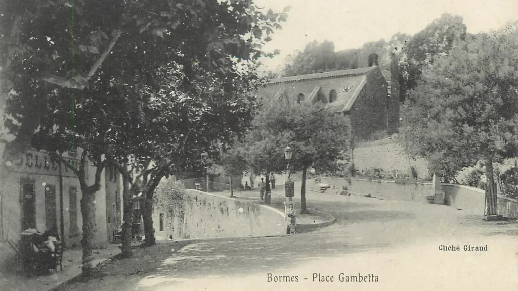 Place Gambetta Bormes