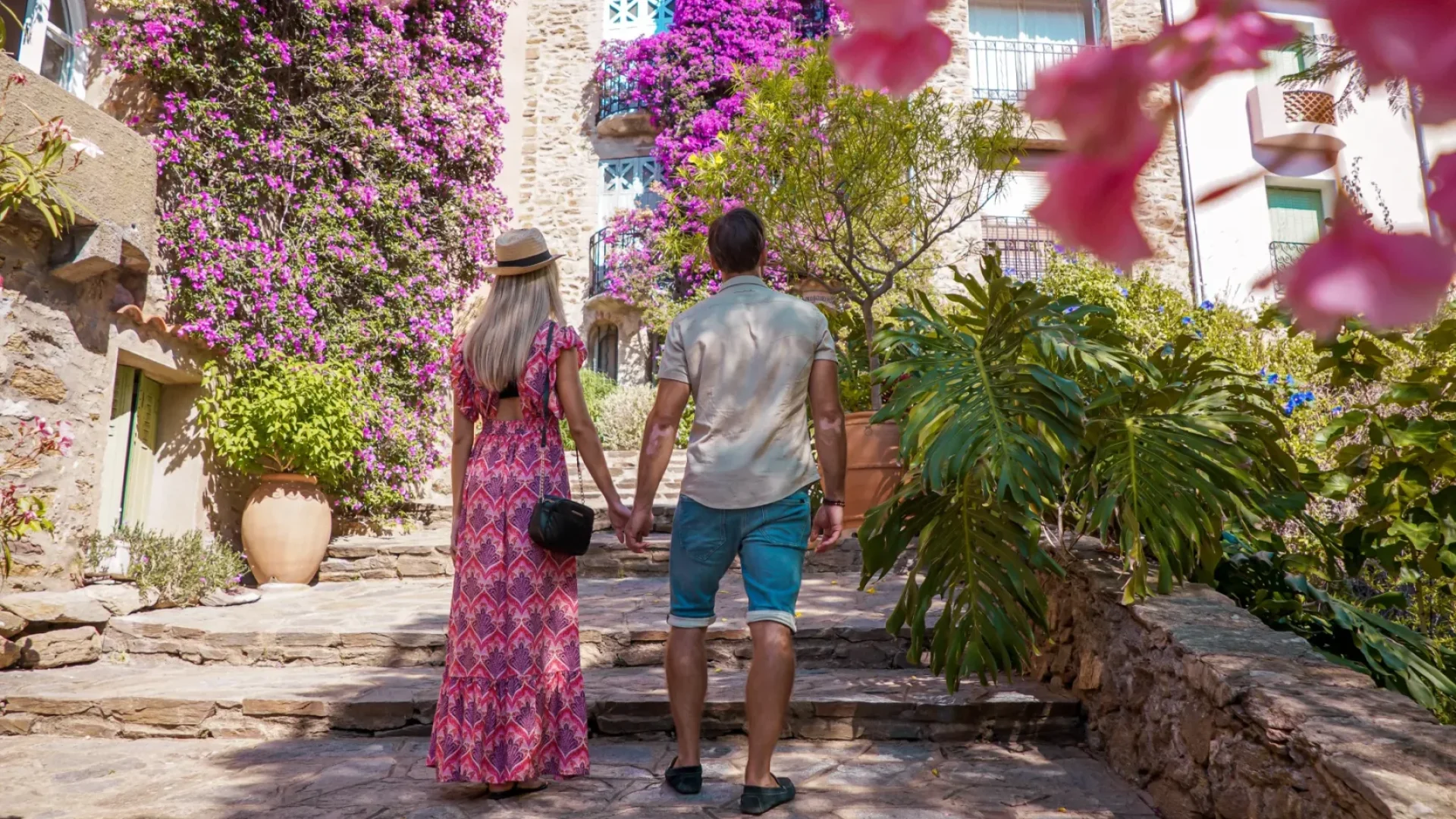 Couple ruelle Bormes les Mimosas