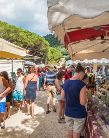 Le marché de la Favière Bormes les Mimosas