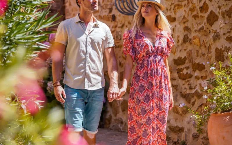 Couple ruelle Bormes les Mimosas