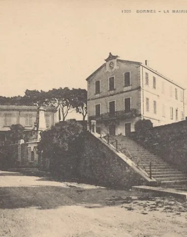 Ecole et mairie Bormes les Mimosas